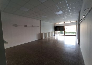 Locale Commerciale via liguria 32, frazione Fizzonasco, Pieve Emanuele - foto 3