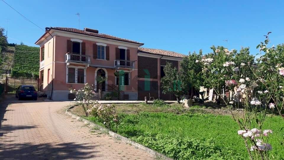 Villa a Schiera Via Madonna, 7, frazione Madonna, Mongardino - foto 1