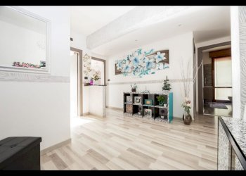 Quadrilocale Via di pino 30, Genova (zona Molassana) - foto 9