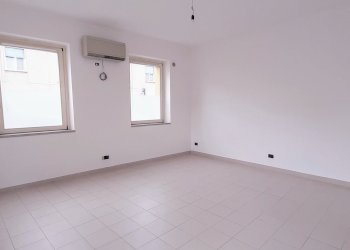 Locale Commerciale Misano di Gera d'Adda - foto 1