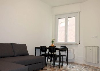 Bilocale Via Giuseppe Giacosa 9, Milano, Milano - foto 1