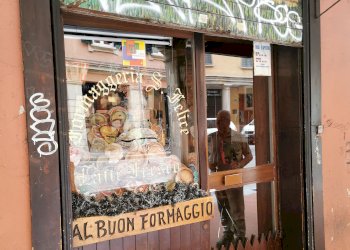 Shop via San Felice 56, Bologna (neighborhood Centro Storico) - photo 4