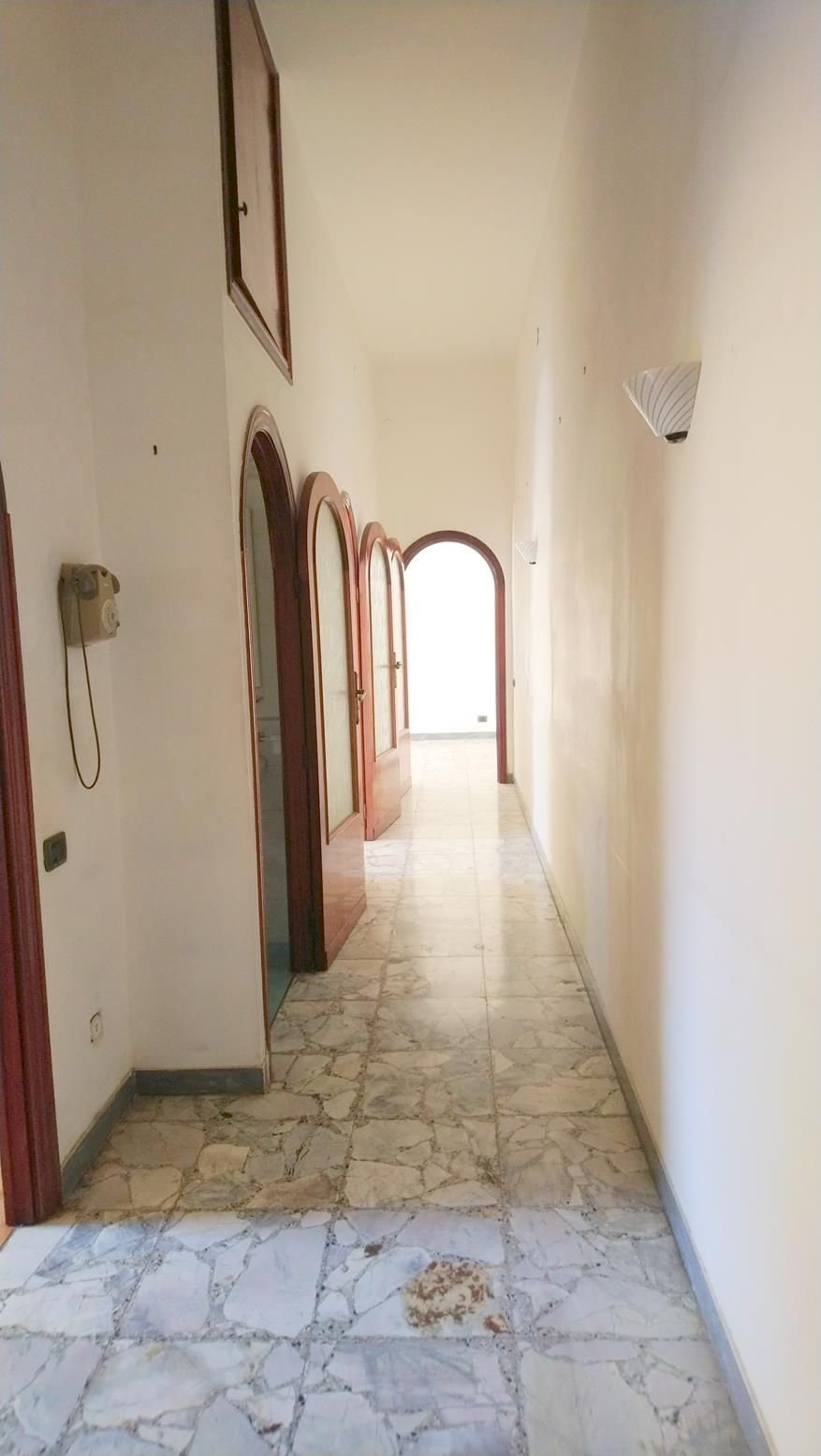 Bilocale via Duca Ferrante della Marra, Napoli (zona San Carlo all'Arena) - foto 1