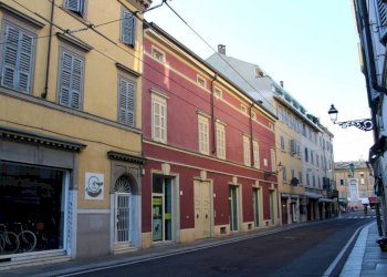 Shop Via Bixio 9- Ponte di Mezzo , Parma (neighborhood Centro Storico) - photo 1